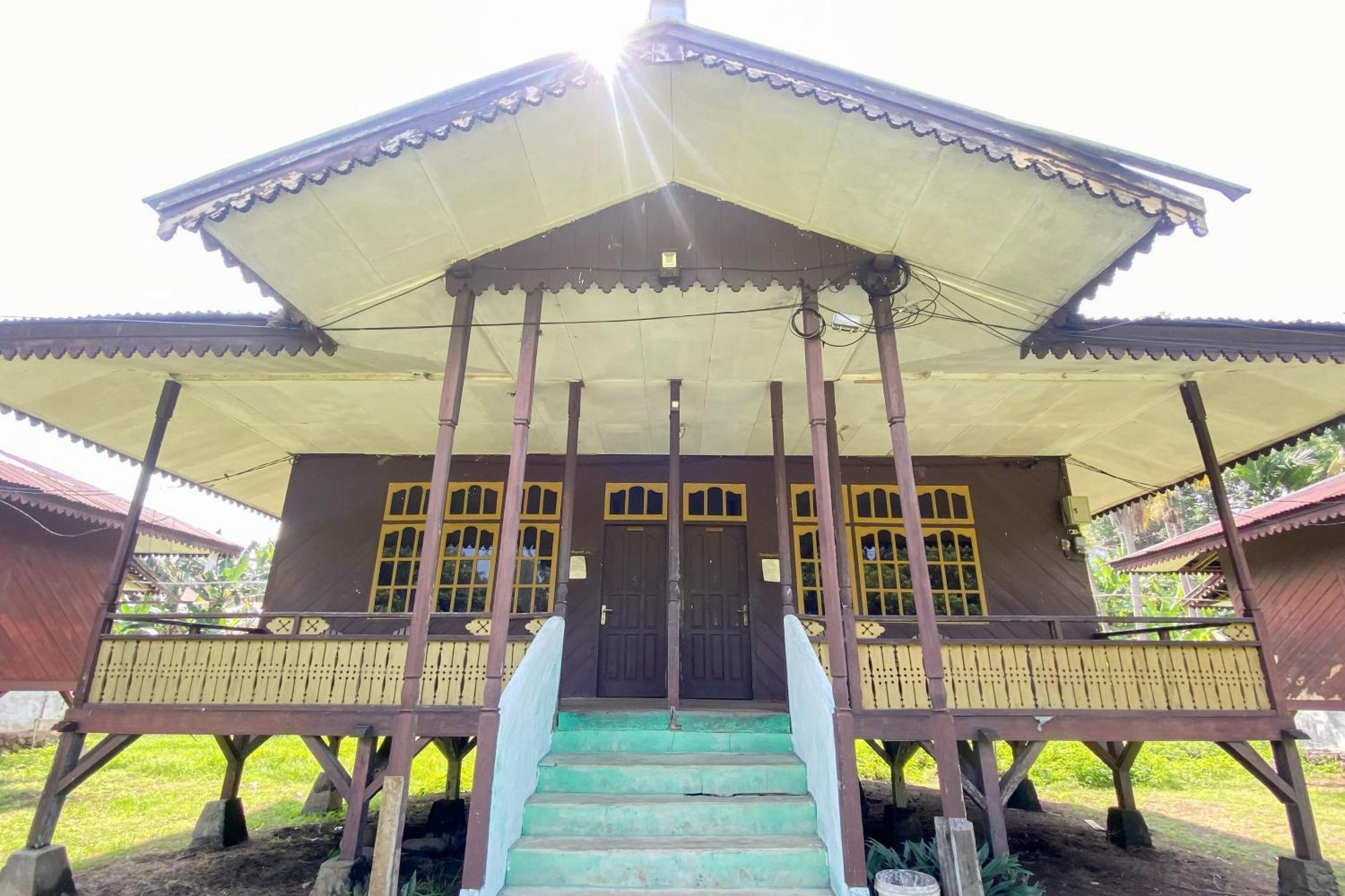 Hotel Pantai Panjang Bengkulu Redpartner Esterno foto